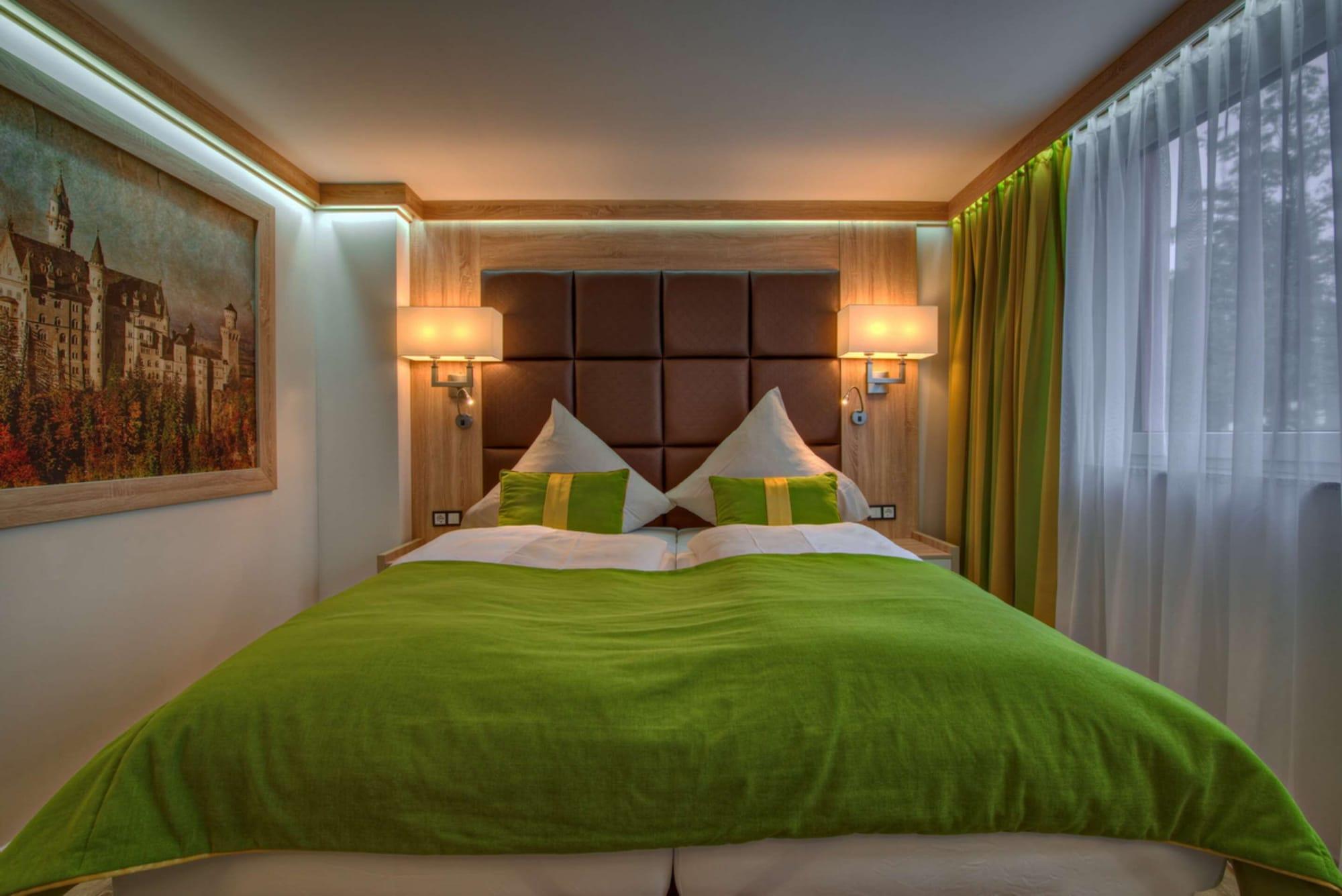 Western Hotel 4*